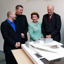 Their Majesties by the model of the Opera House flanked by architects from Snøhetta and Helen & Hard (Photo: Lise Åserud / Scanpix)
